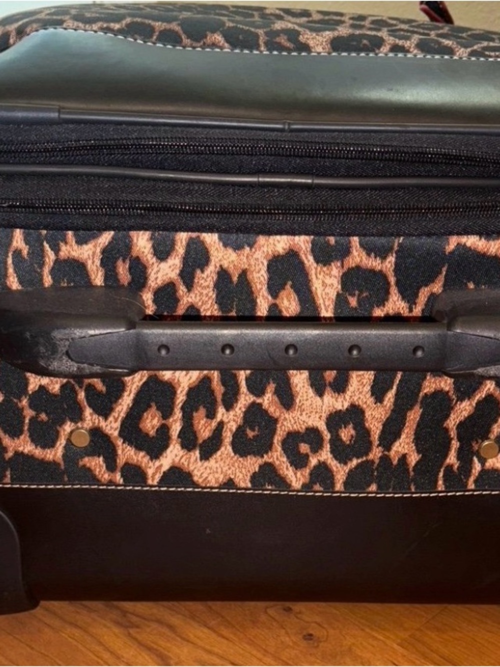 Retired Jessica Simpson Leopard Print 2-Piece Rolling Soft Shell Luggage Set HTF - Picture 11 of 12